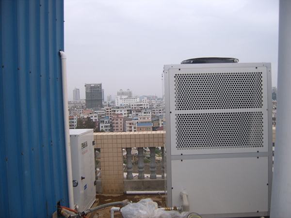 空气能热水器 空气源热泵省电